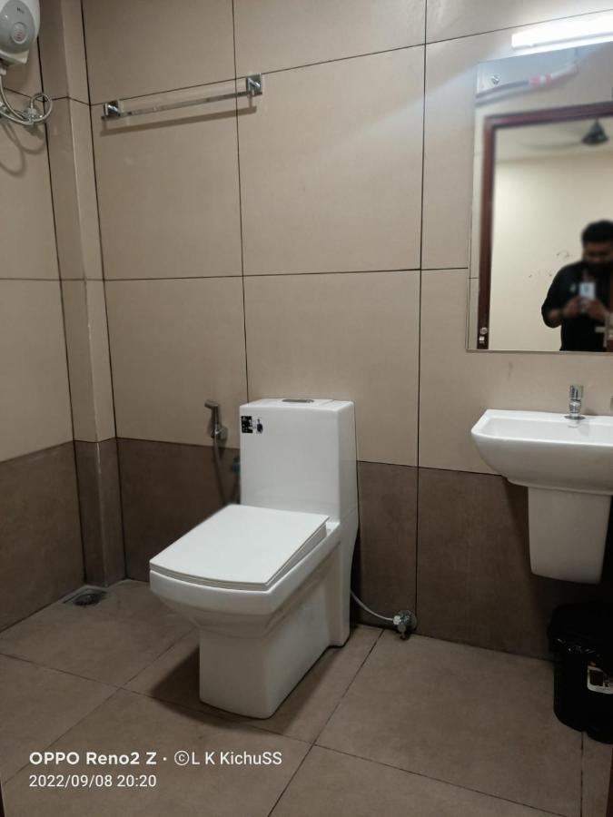Mhb Motel Kochi Buitenkant foto
